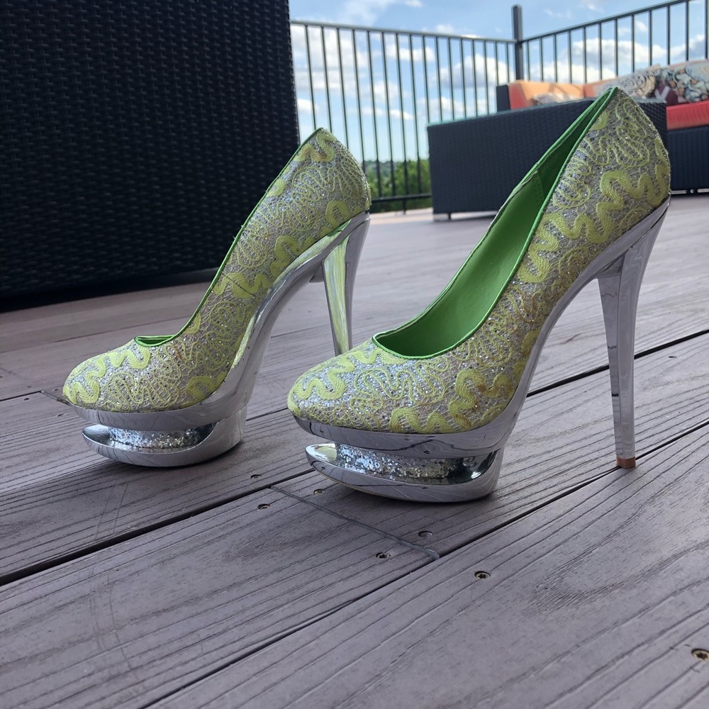 Eccentric green platform heels
